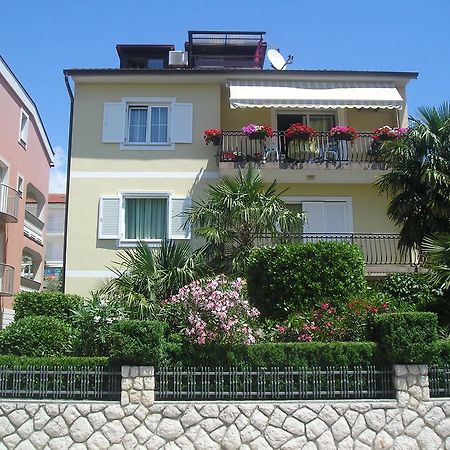 Family Apartments Ankica Цриквеница Экстерьер фото