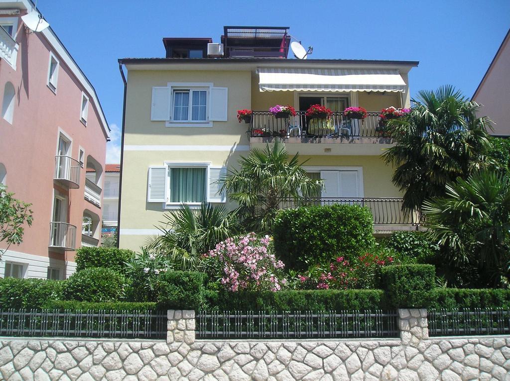 Family Apartments Ankica Цриквеница Экстерьер фото