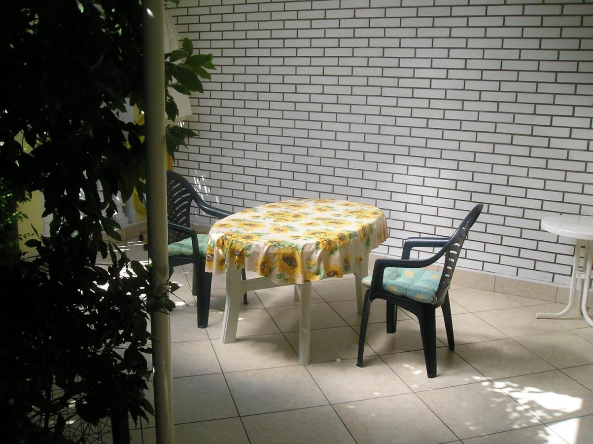 Family Apartments Ankica Цриквеница Экстерьер фото
