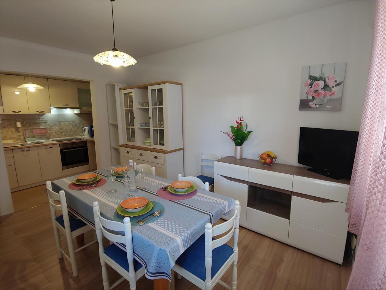 Family Apartments Ankica Цриквеница Экстерьер фото